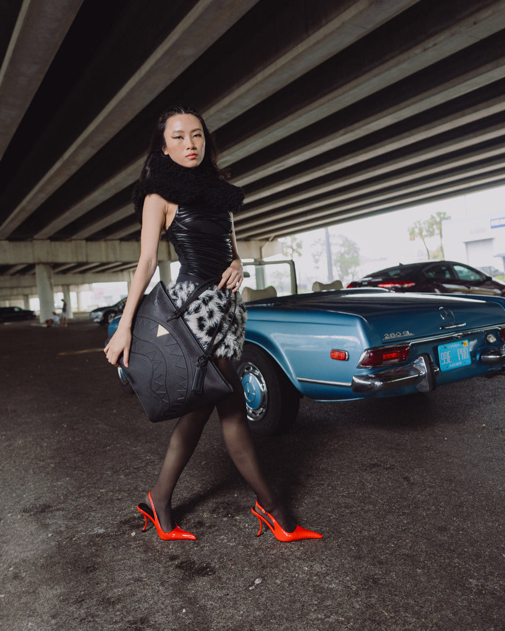 THE GOLDEN FANG SHARK TOTE