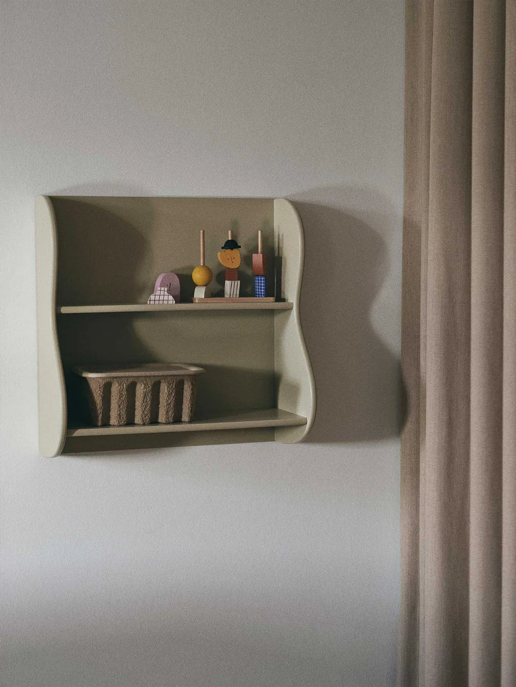 Ferm Living Slope Shelf - Cashmere