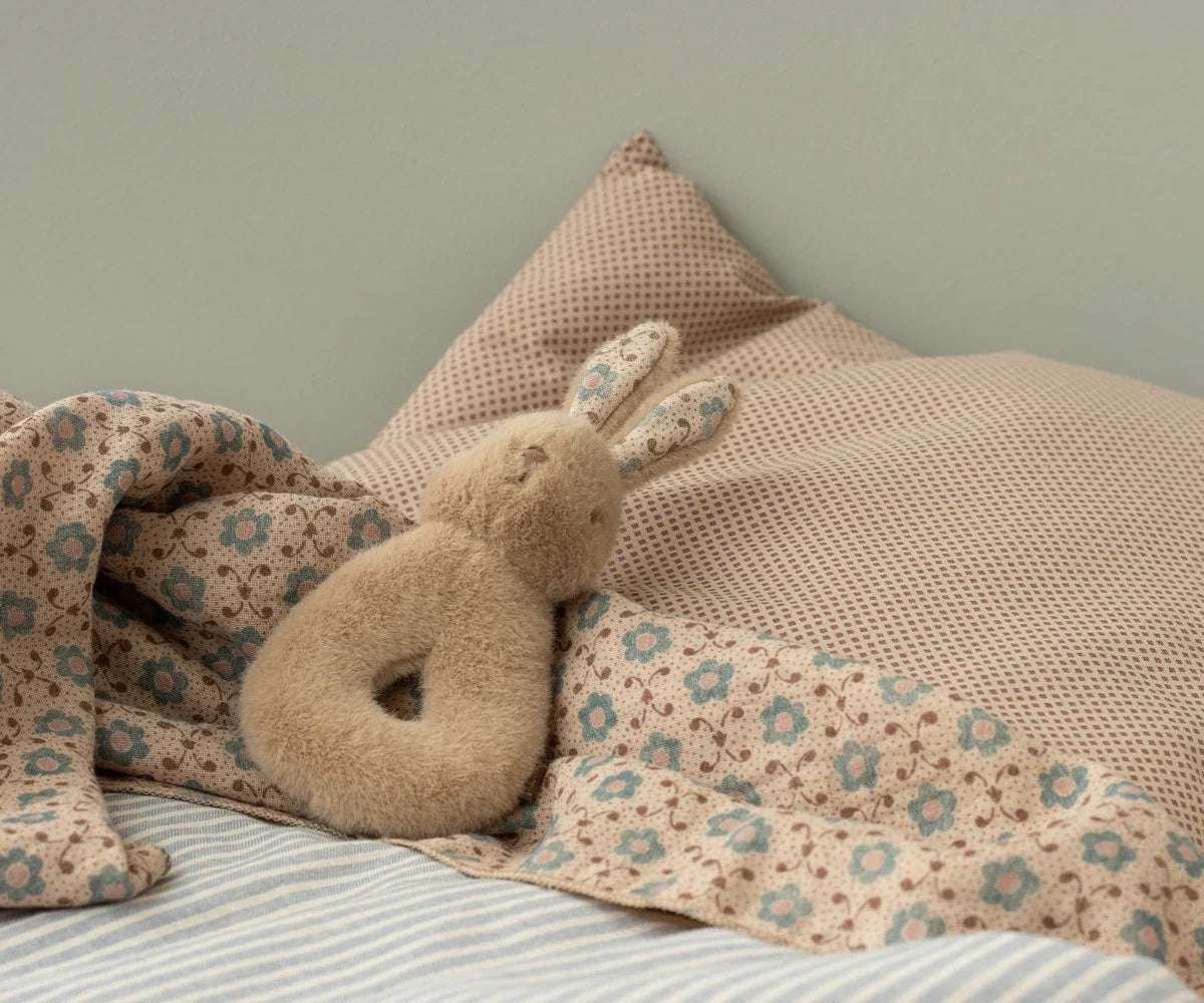 Maileg Bunny Rattle & Burp Cloth Set - Cream Peach