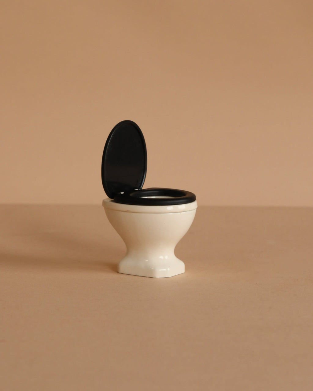 Maileg Small Toilet, Mouse Size - Off White