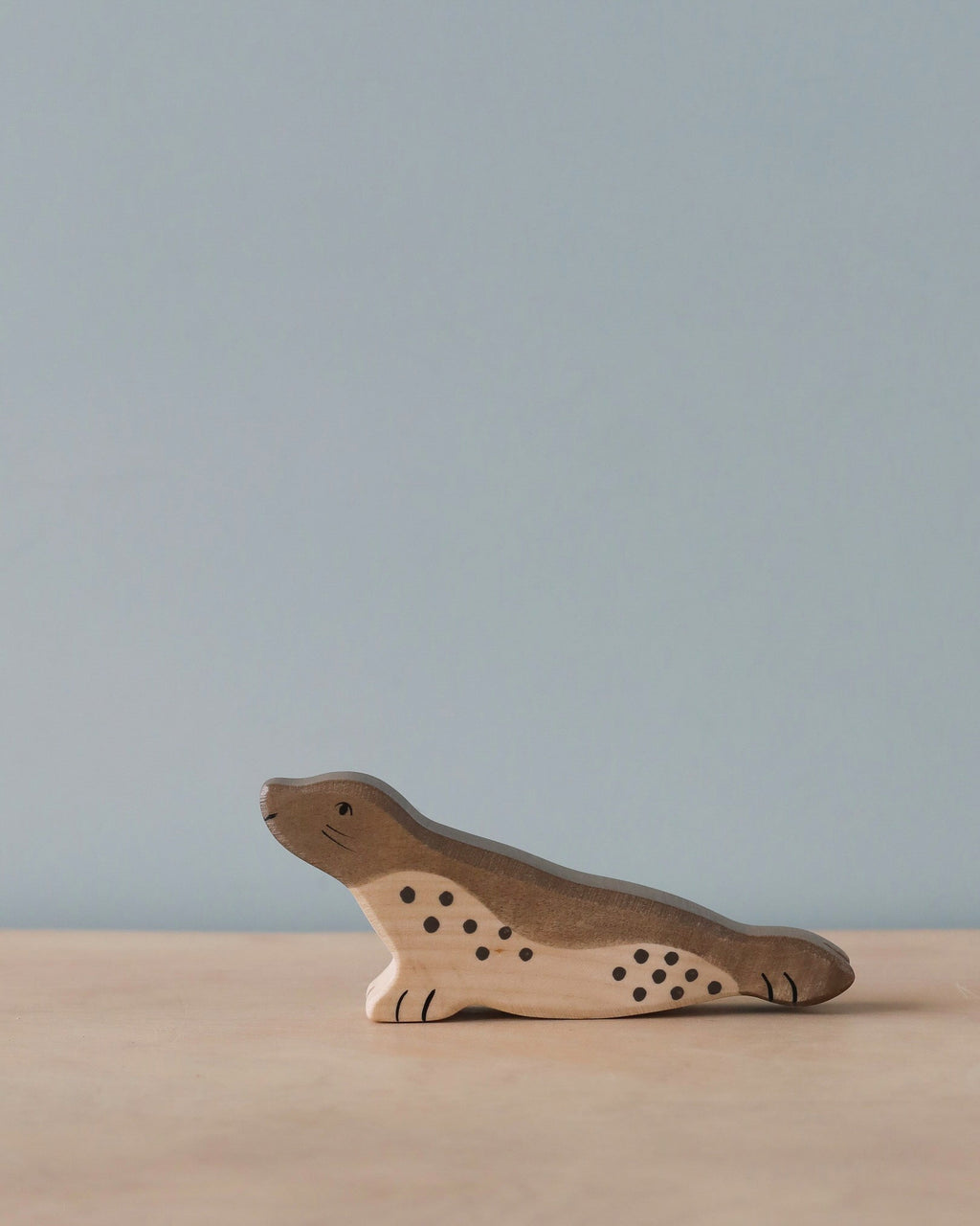 Holztiger Seal, Head Forward