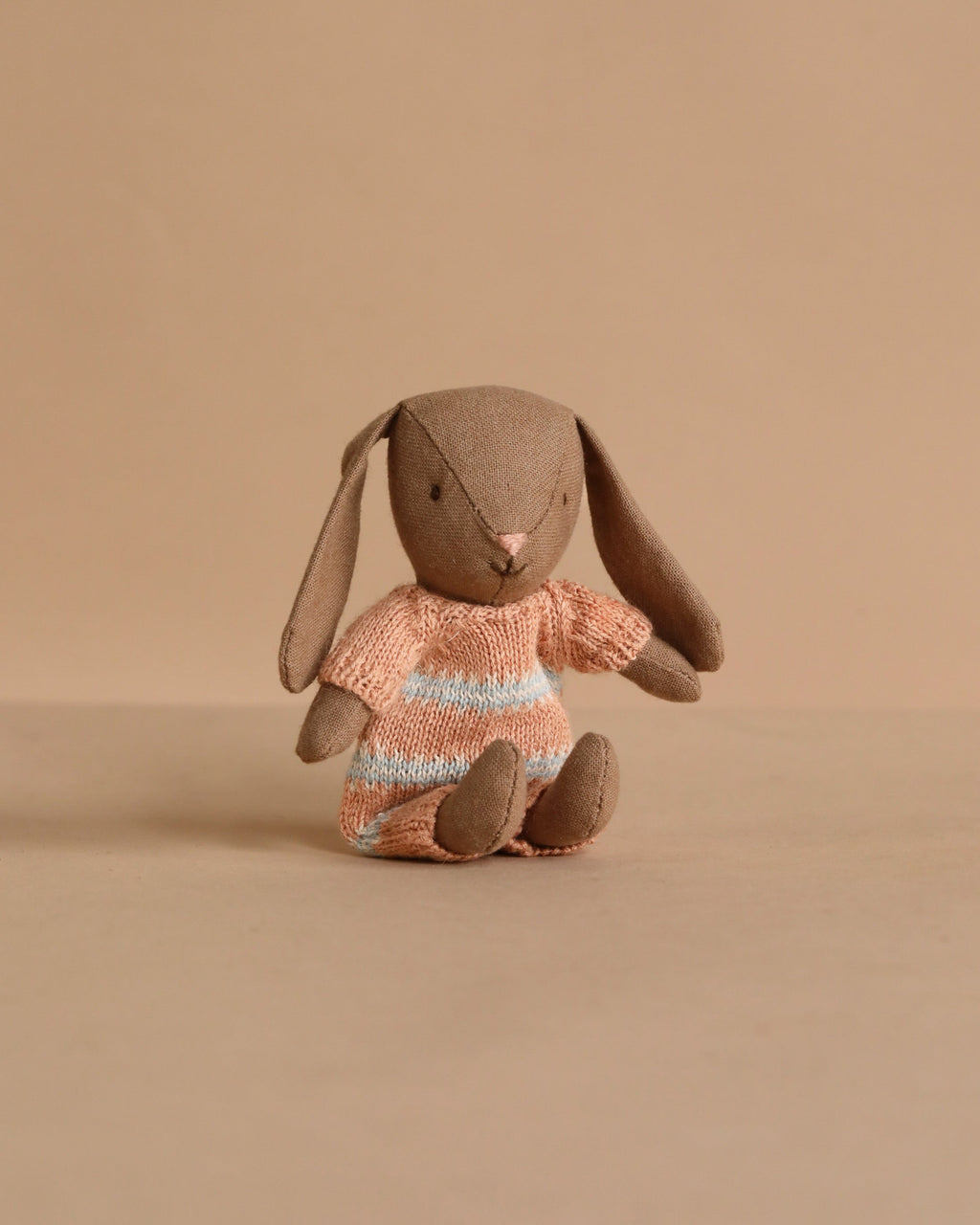 Maileg Bunny, Micro - Brown - Dusty Rose Knitted Suit
