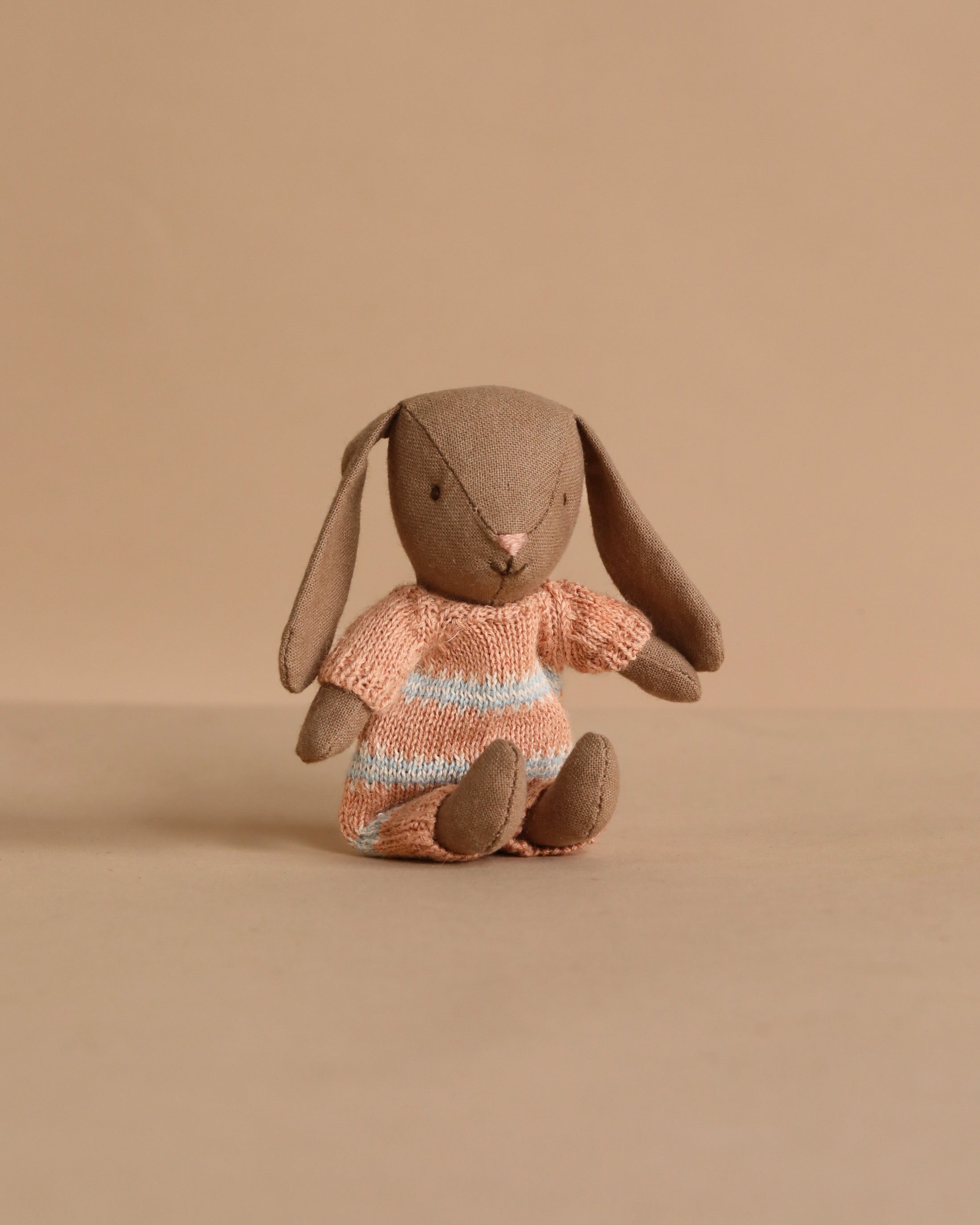 Maileg Bunny, Micro - Brown - Dusty Rose Knitted Suit