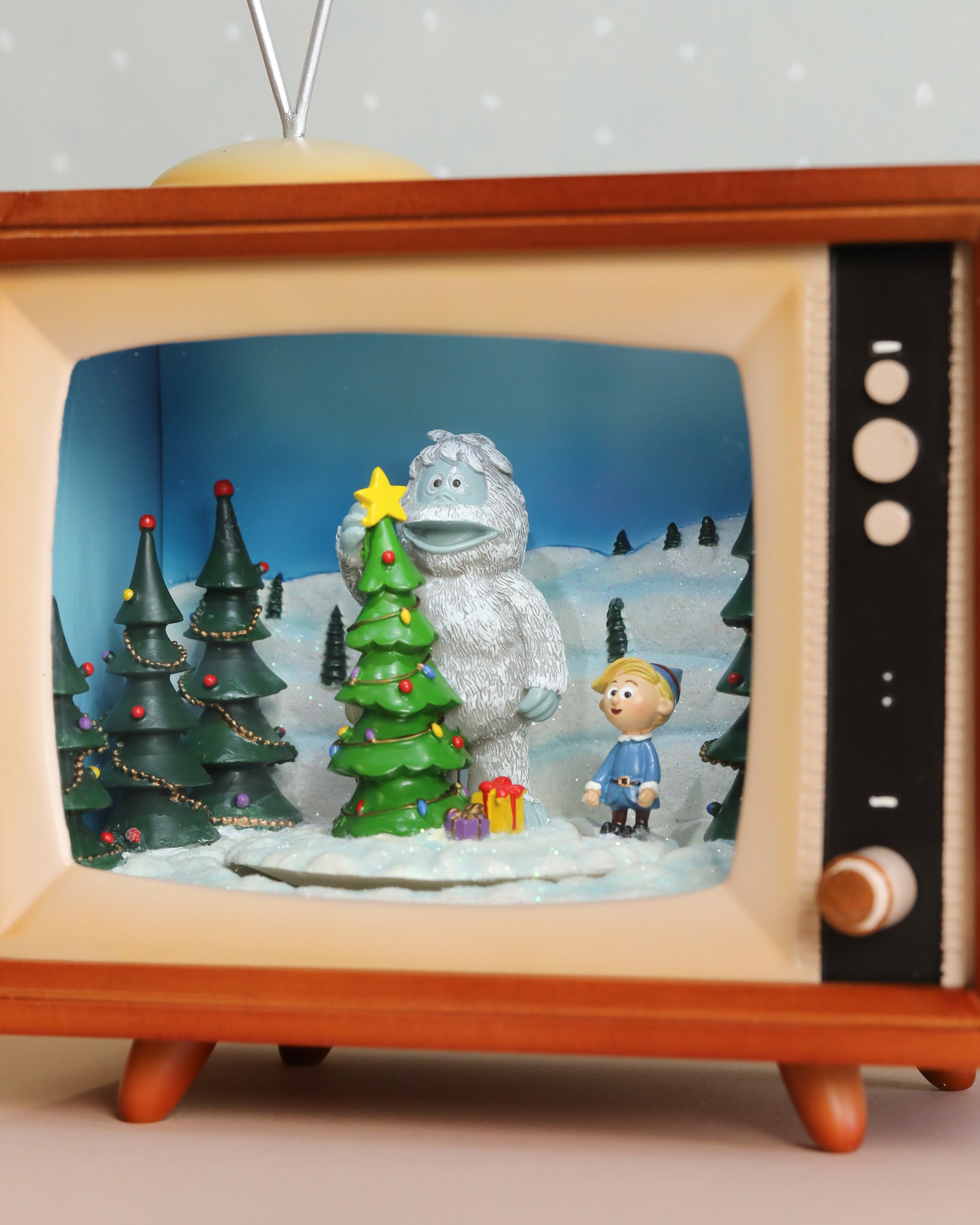 Christmas Music TV - Yeti and Rudolf