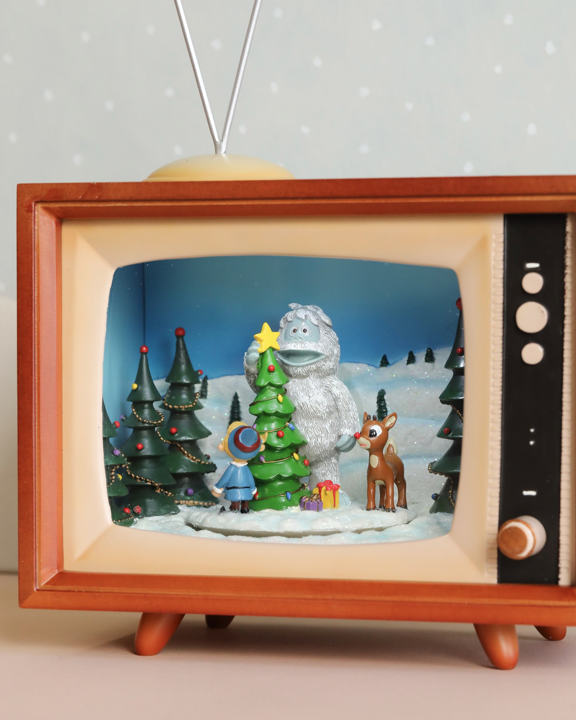 Christmas Music TV - Yeti and Rudolf