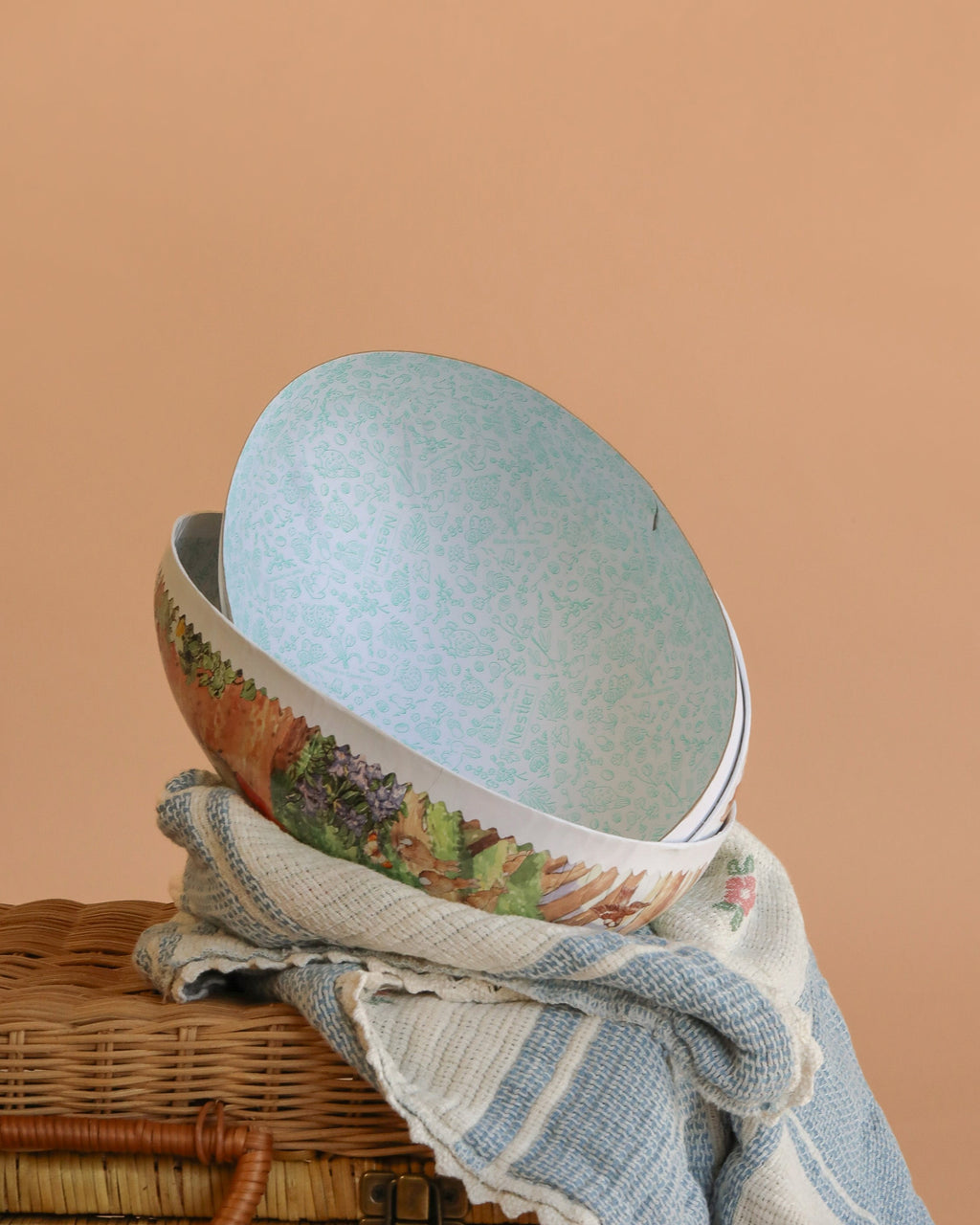 Cardboard Beatrix Potter Egg, Extra Large (Mother Rabbit with Three Baby Rabbits)