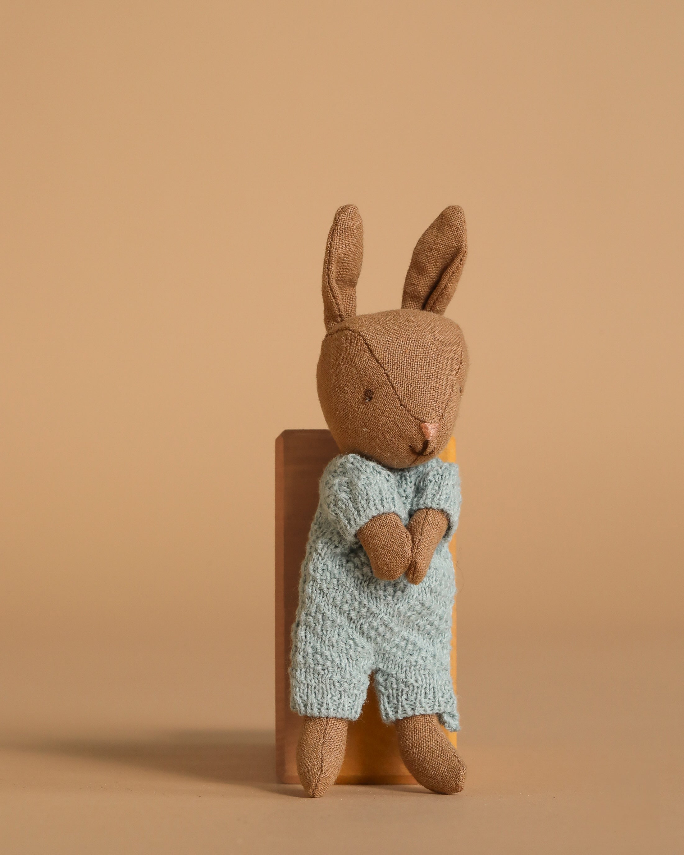 Maileg Rabbit Micro - Brown - Blue Knitted Suit