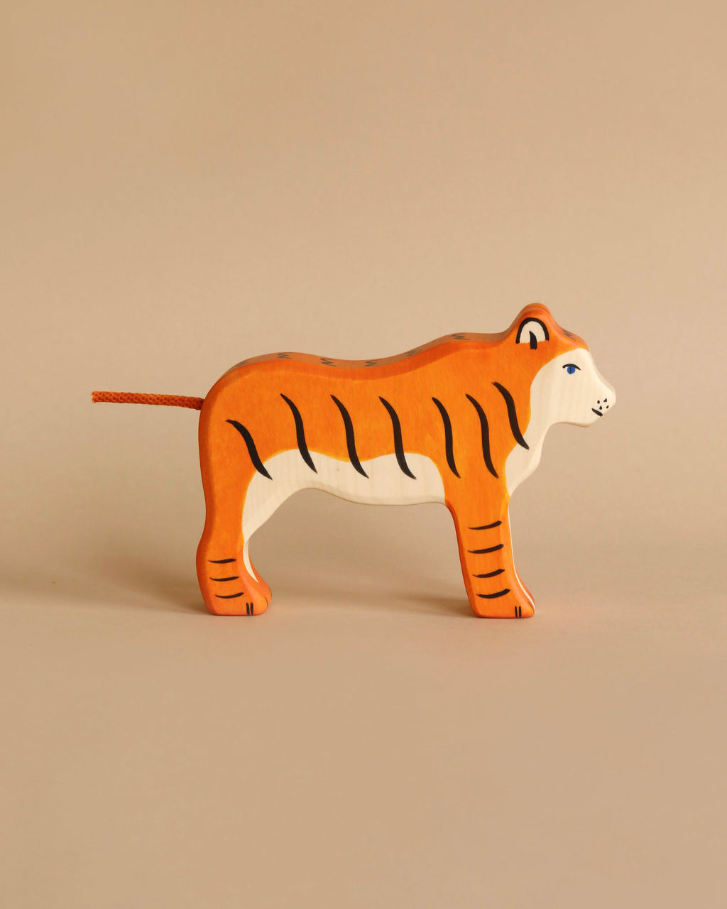 Holztiger Tiger, Standing