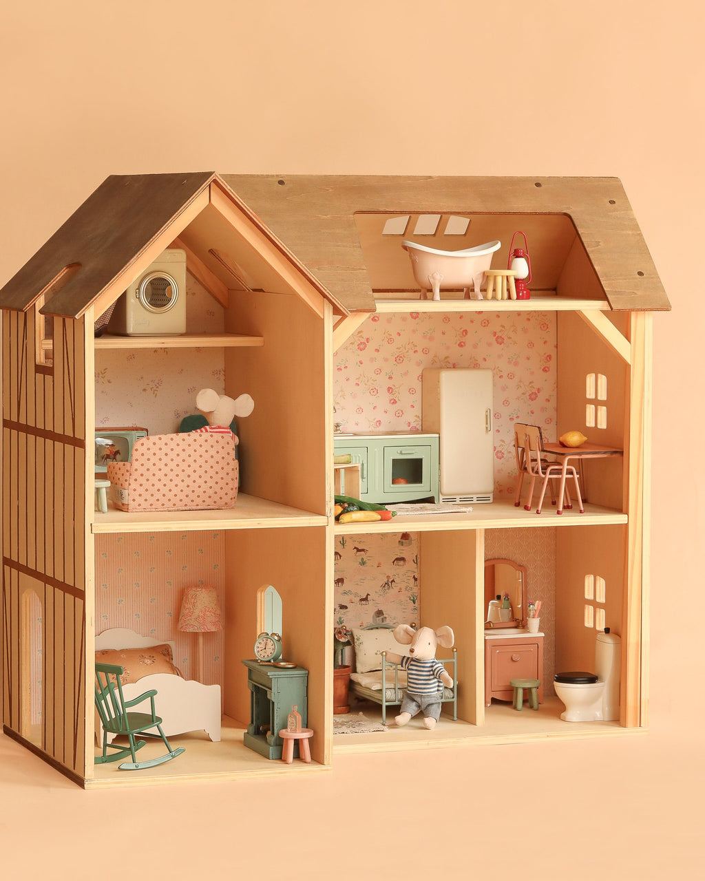 Maileg Fully Furnished Farmhouse Set + Surprise Gift