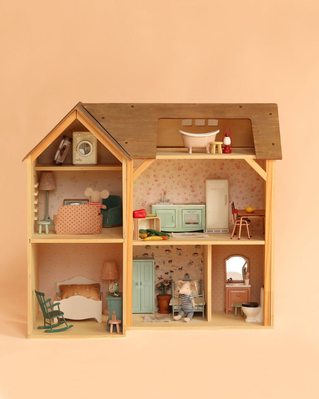 Maileg Fully Furnished Farmhouse Set + Surprise Gift