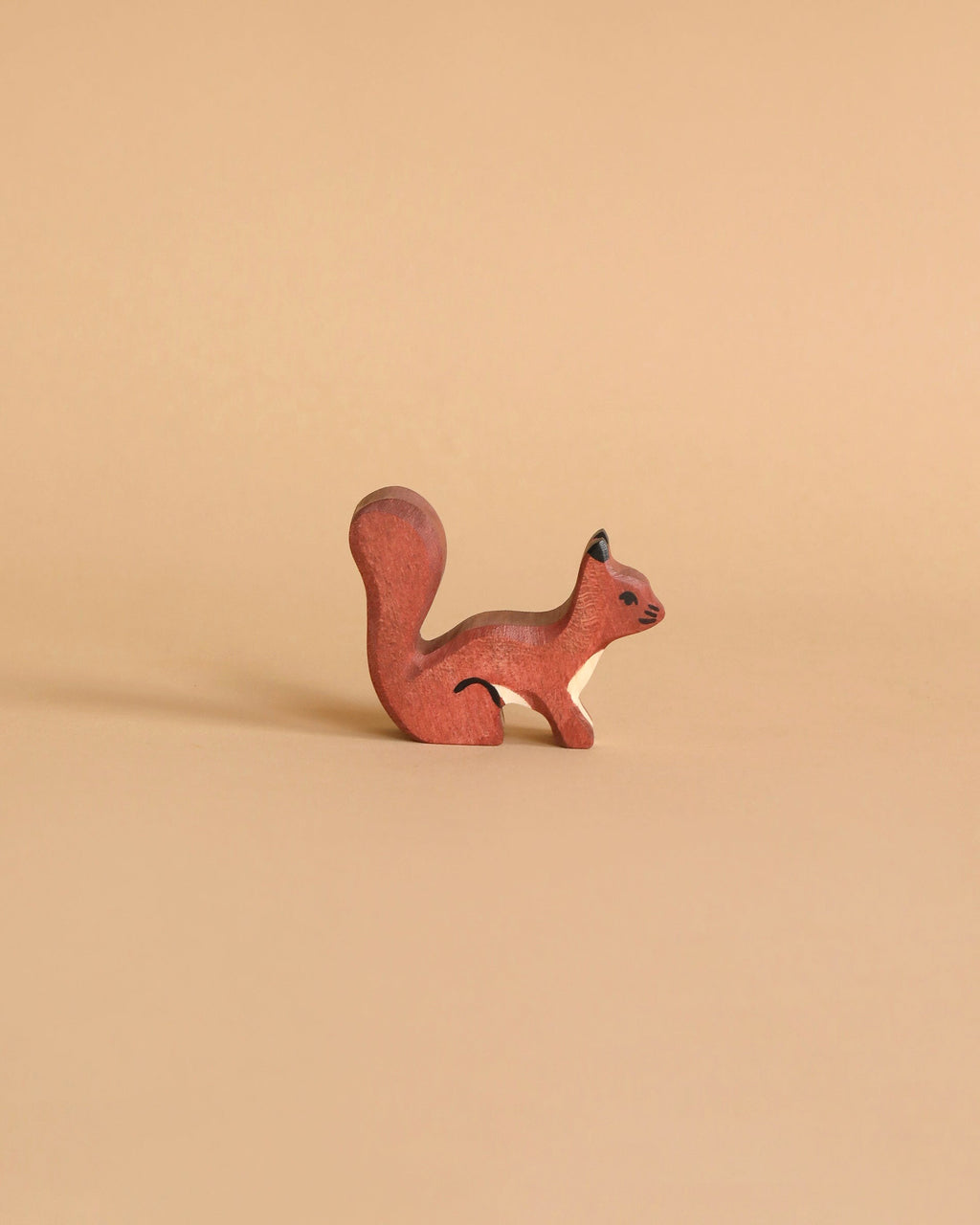 Holztiger Squirrel, Standing