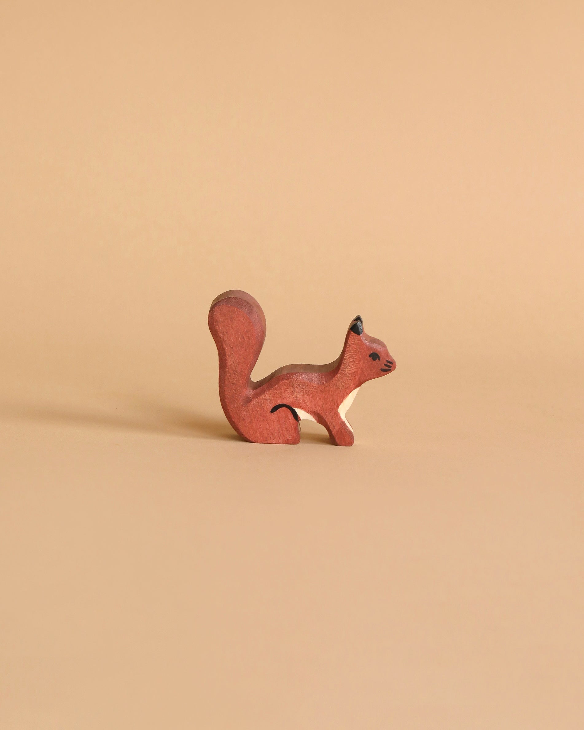 Holztiger Squirrel, Standing
