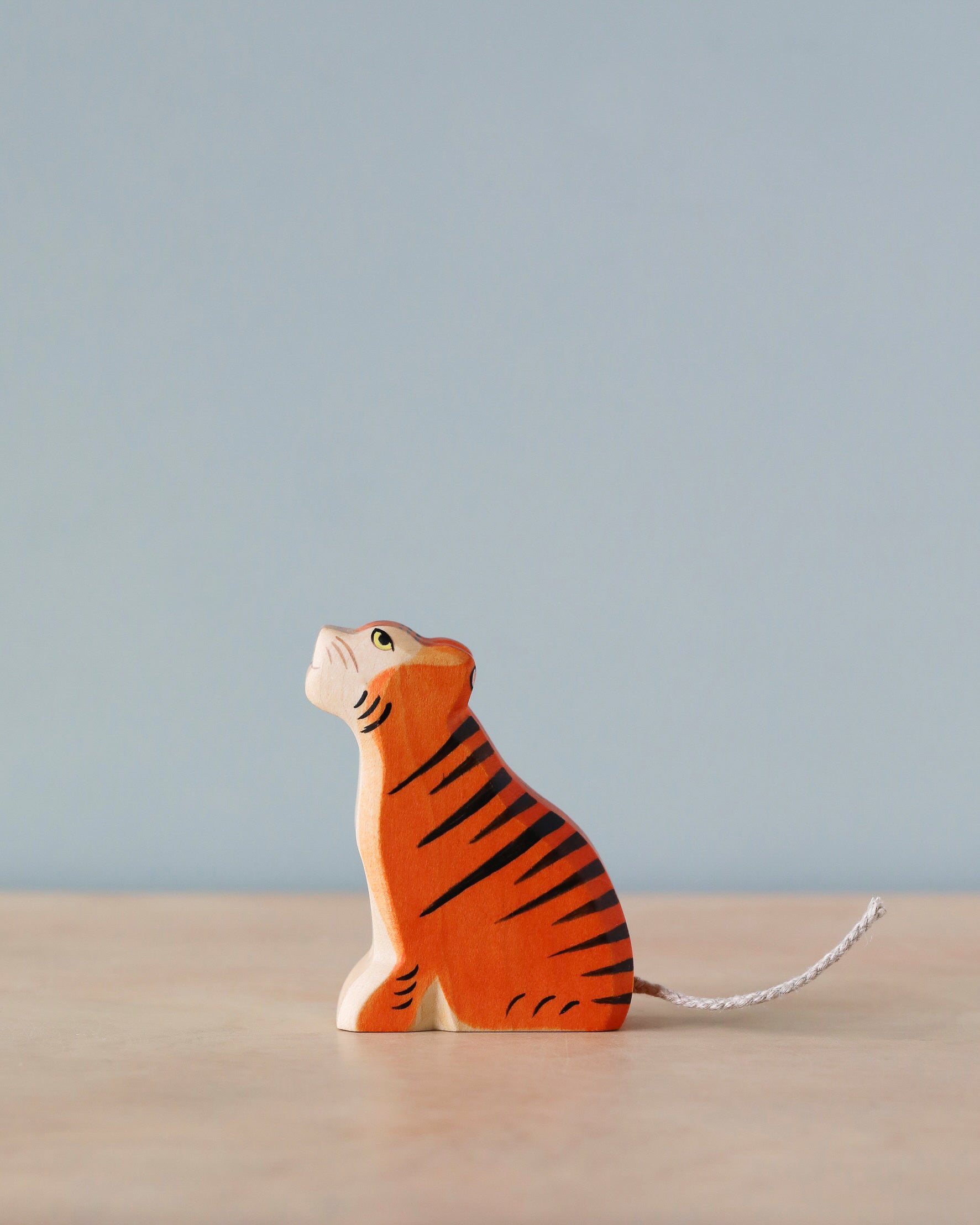 Handmade Holzwald Sitting Tiger