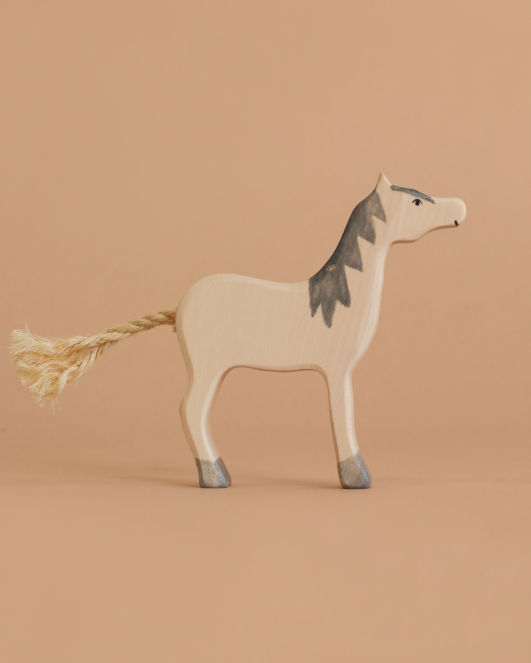 Holztiger Grey Horse, Head Raised