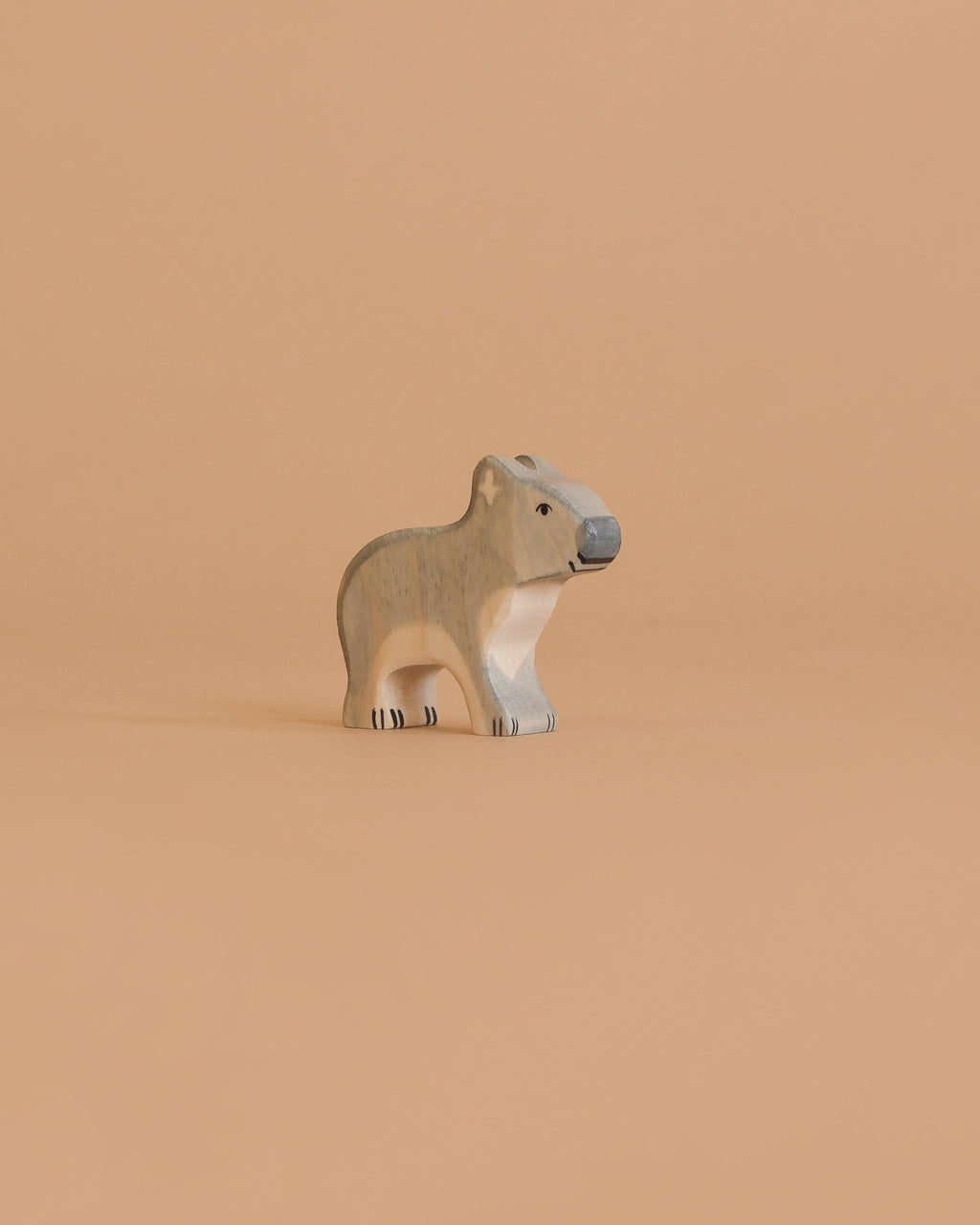 Holztiger Koala, Standing