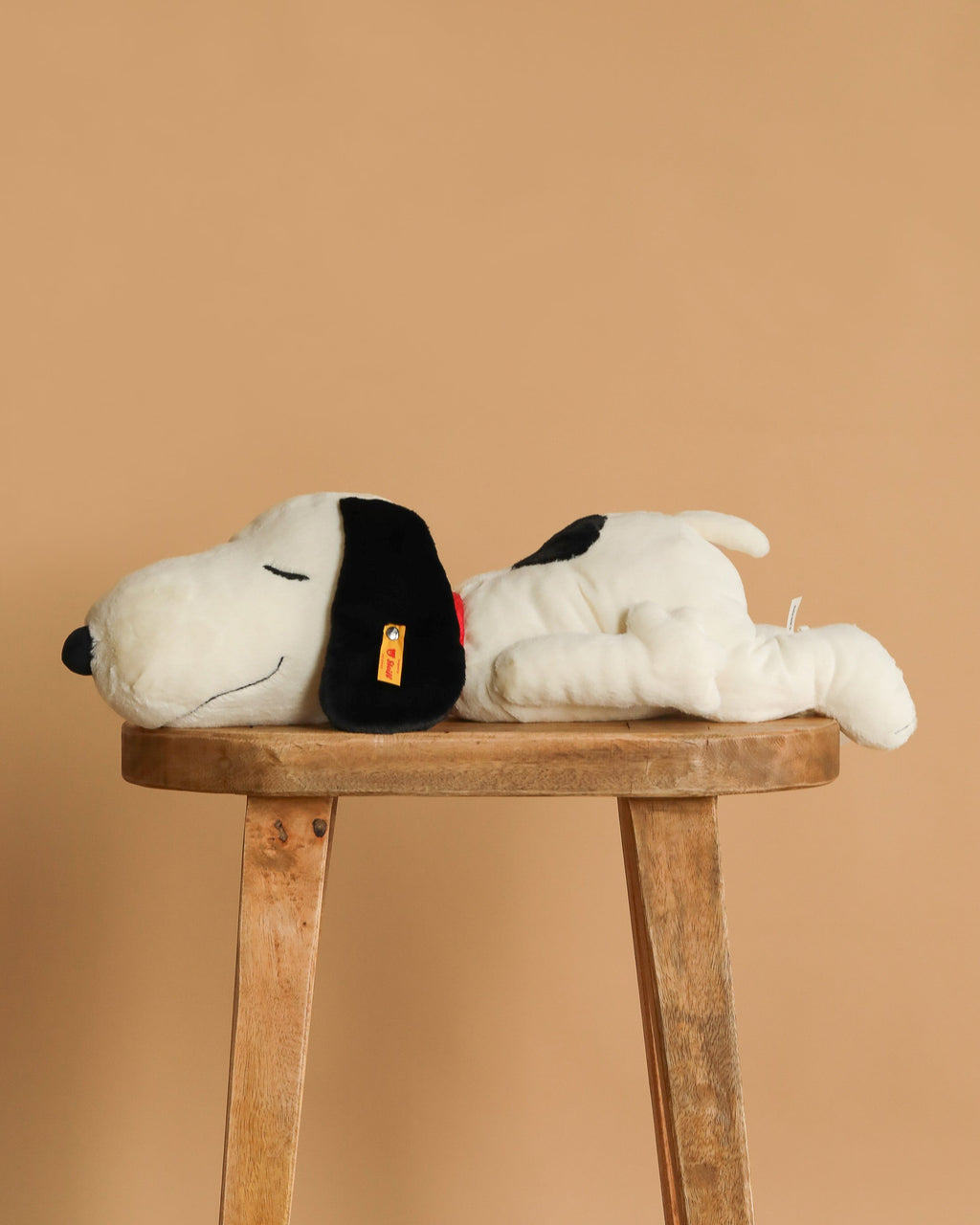 Steiff XL Snoopy Lying Down 16"