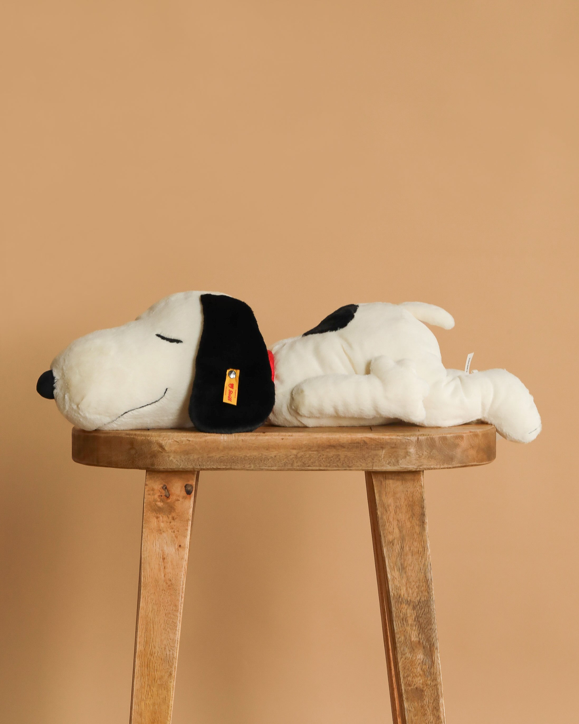 Steiff XL Snoopy Lying Down 16"