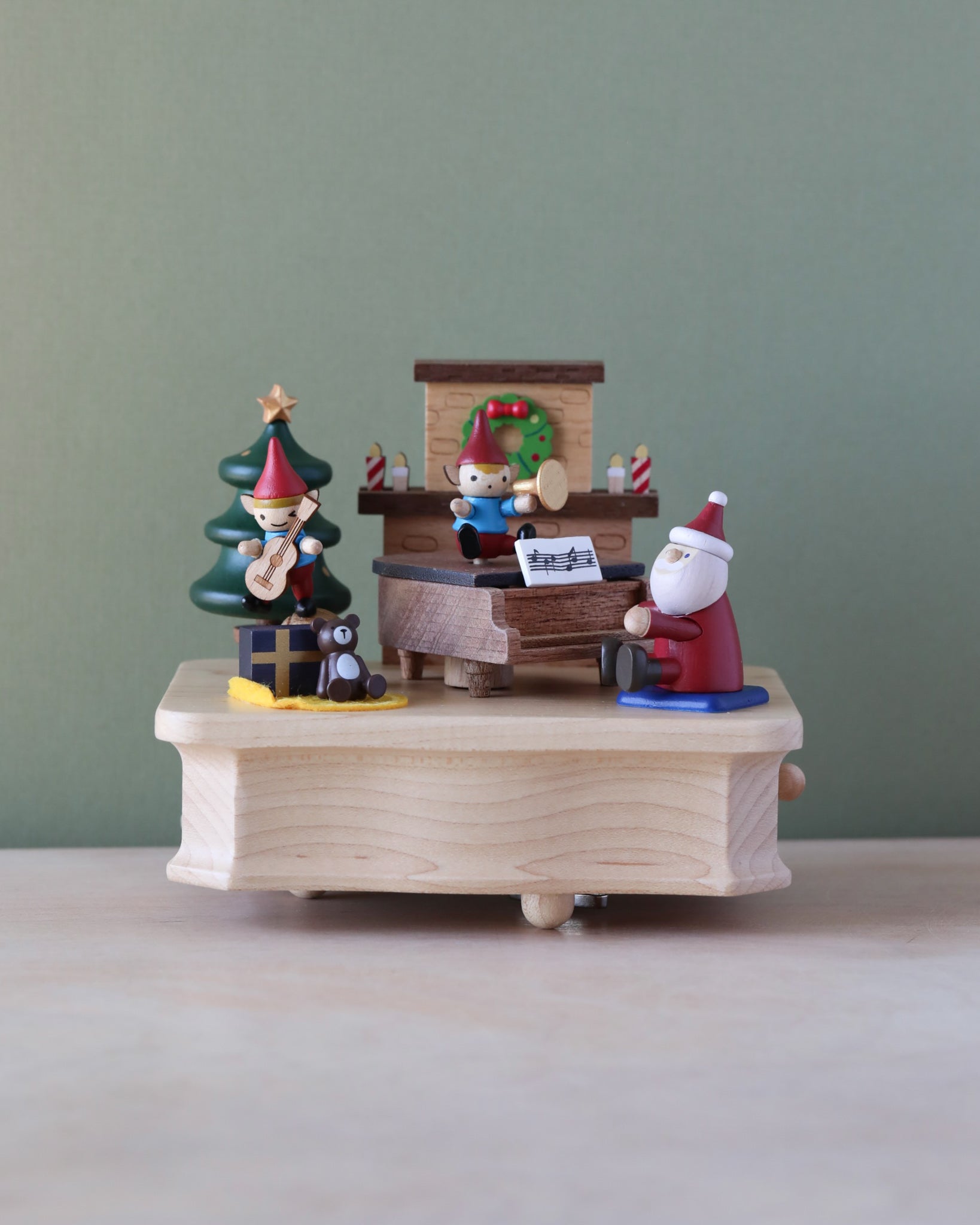 Santa's Christmas Concert Music Box