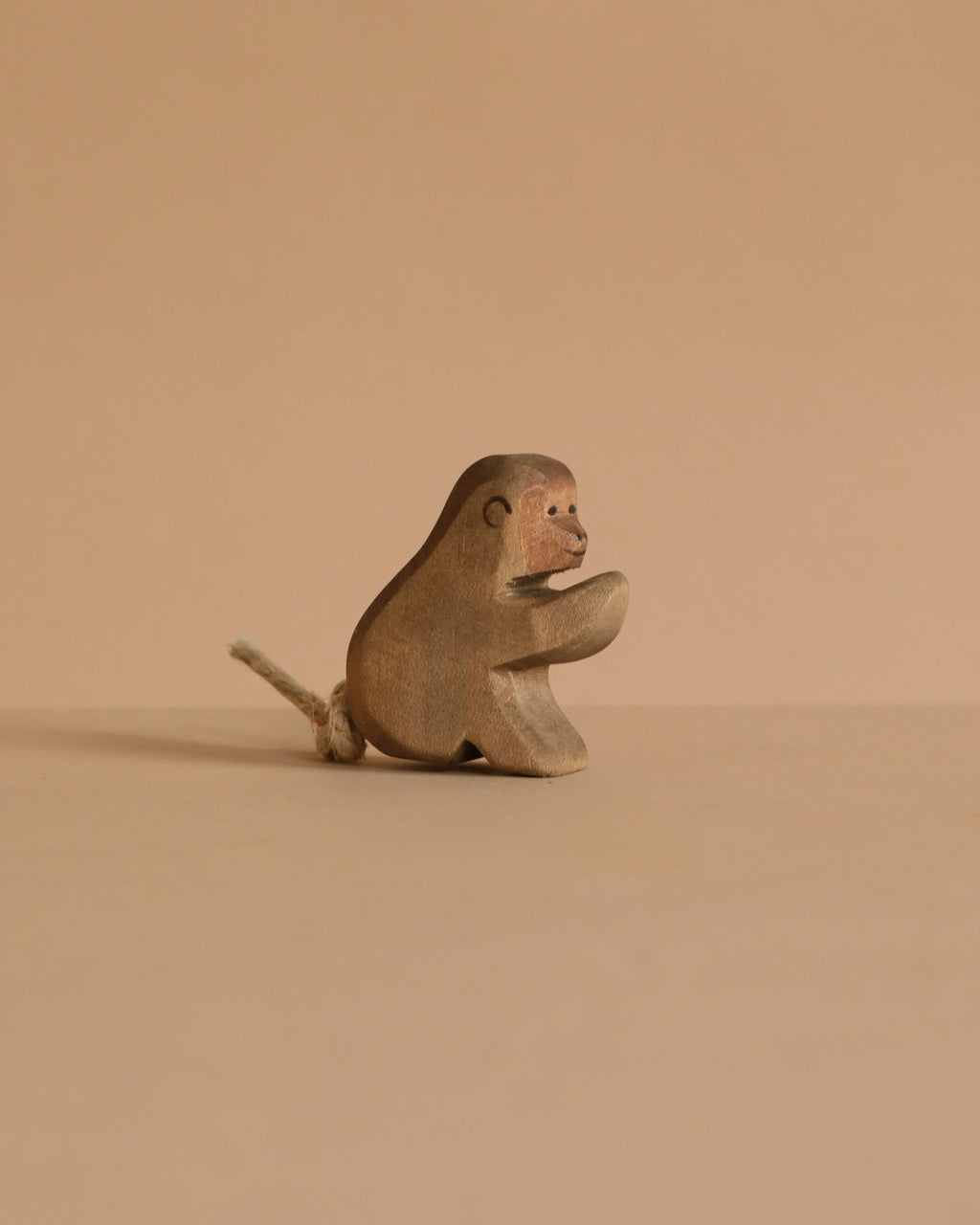 Ostheimer Baboon, Sitting