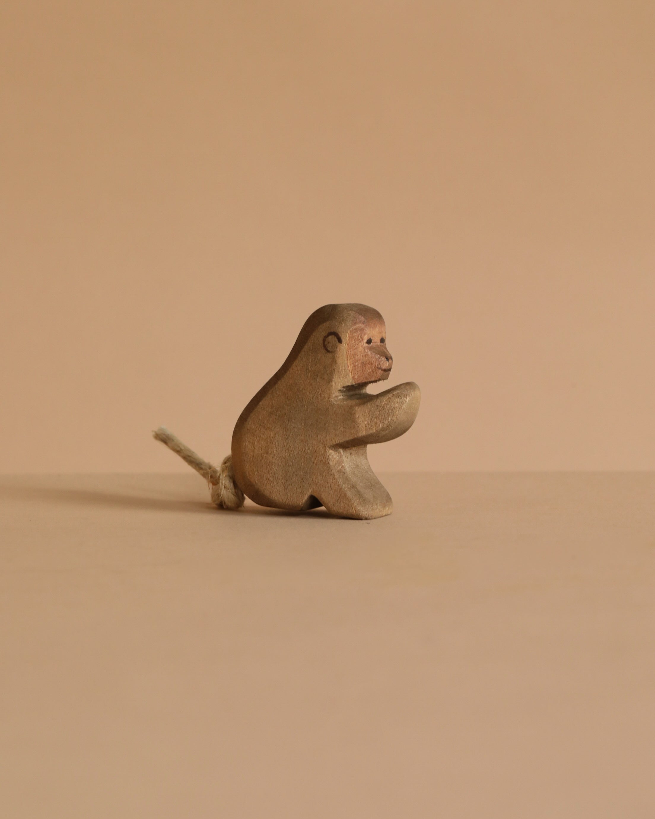 Ostheimer Baboon, Sitting