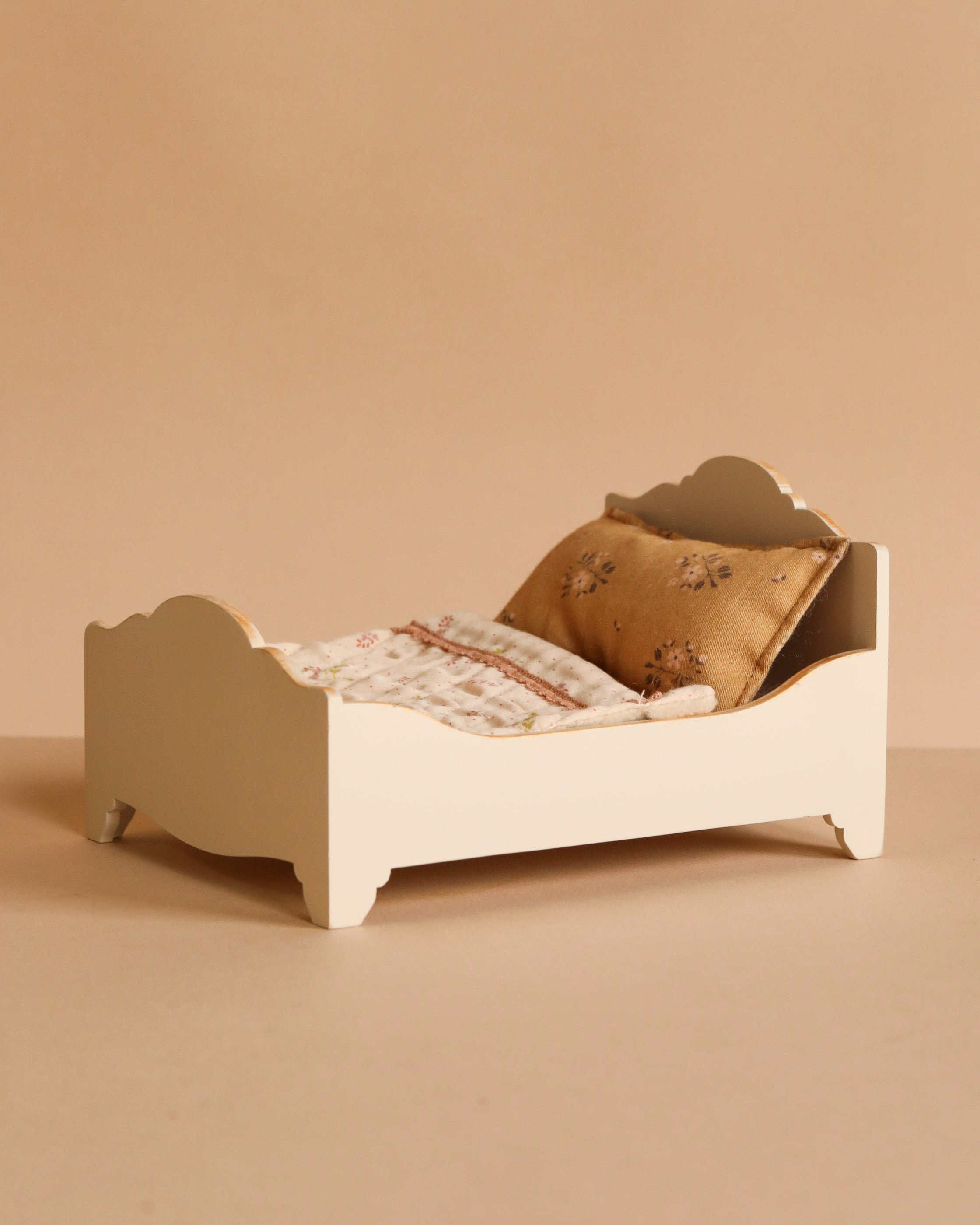 Maileg Wooden Bed, Mouse - Off White