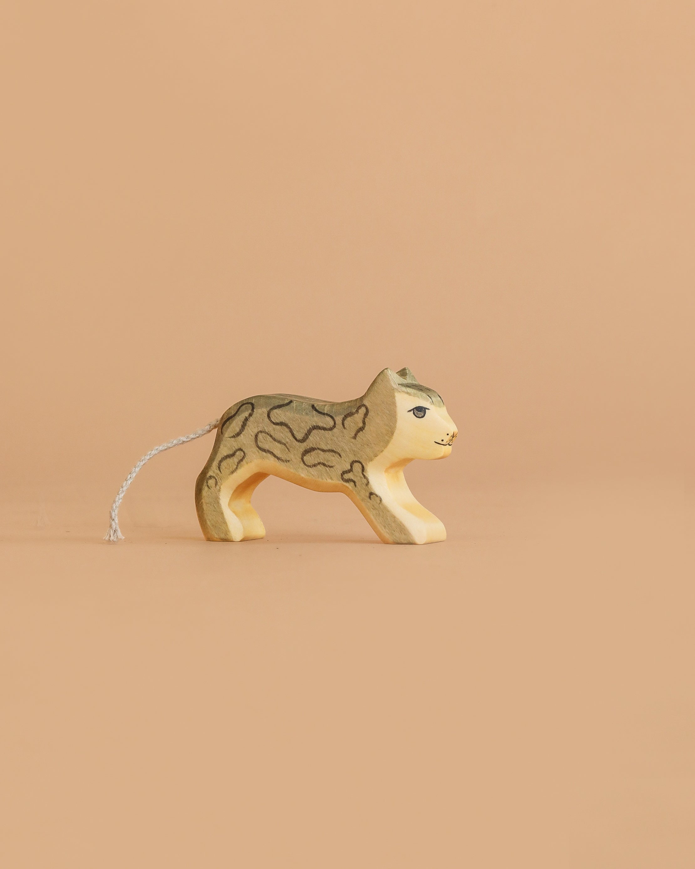 Handmade Holzwald Small Snow Leopard