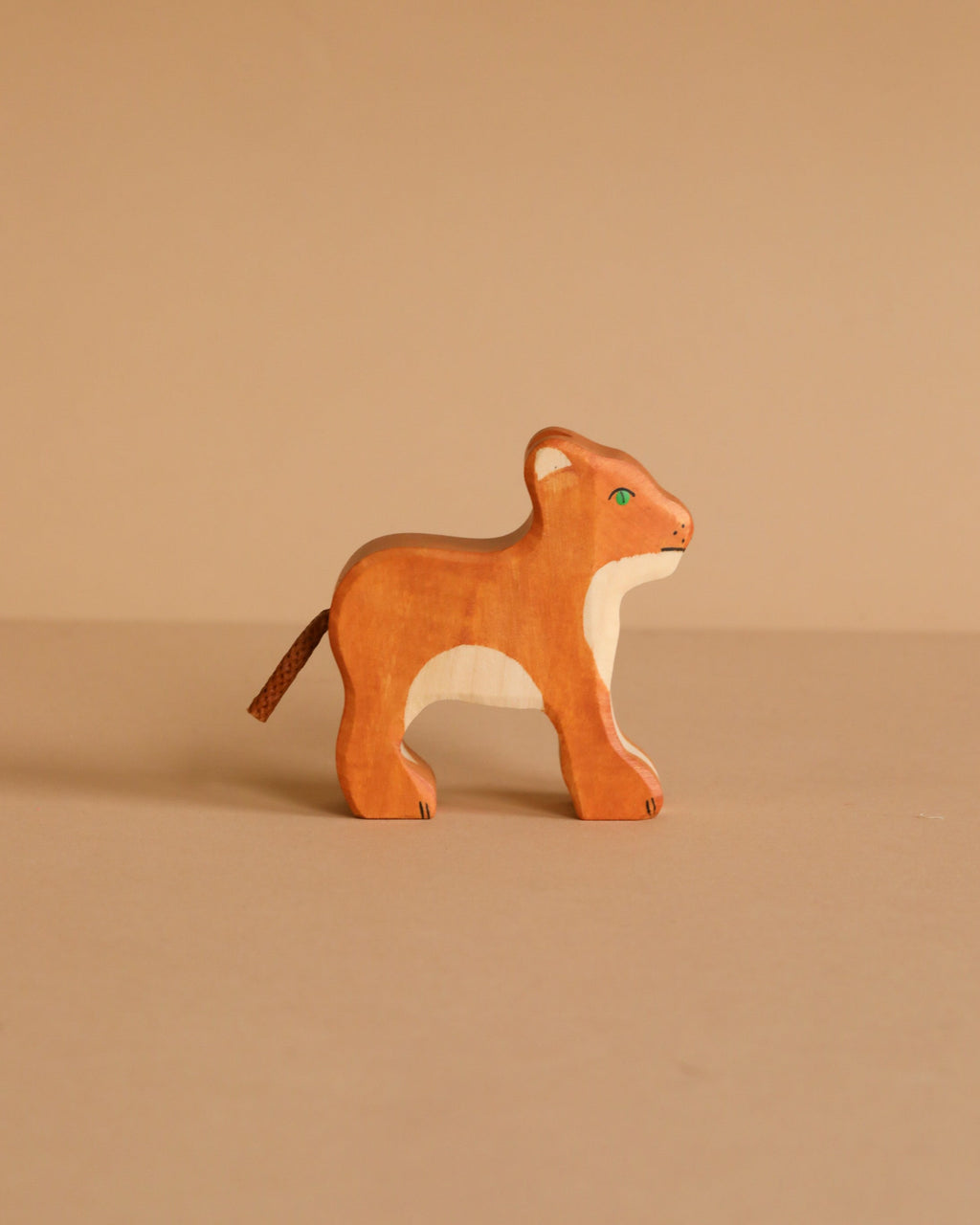 Holztiger Lion Cub