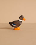 Holztiger Duck, Standing