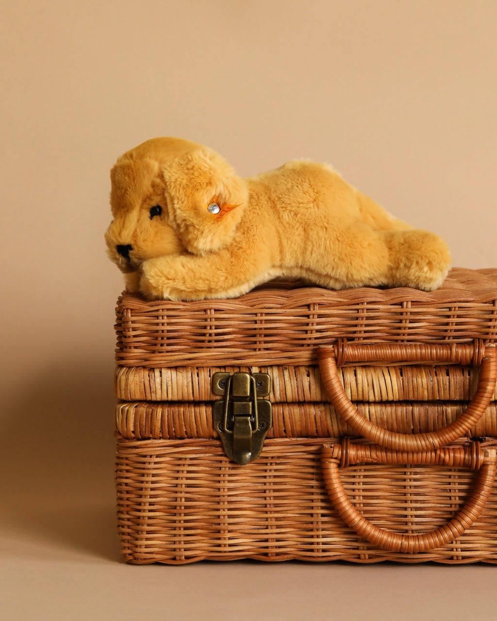 Steiff, Golden Retriever Dog Stuffed Animal