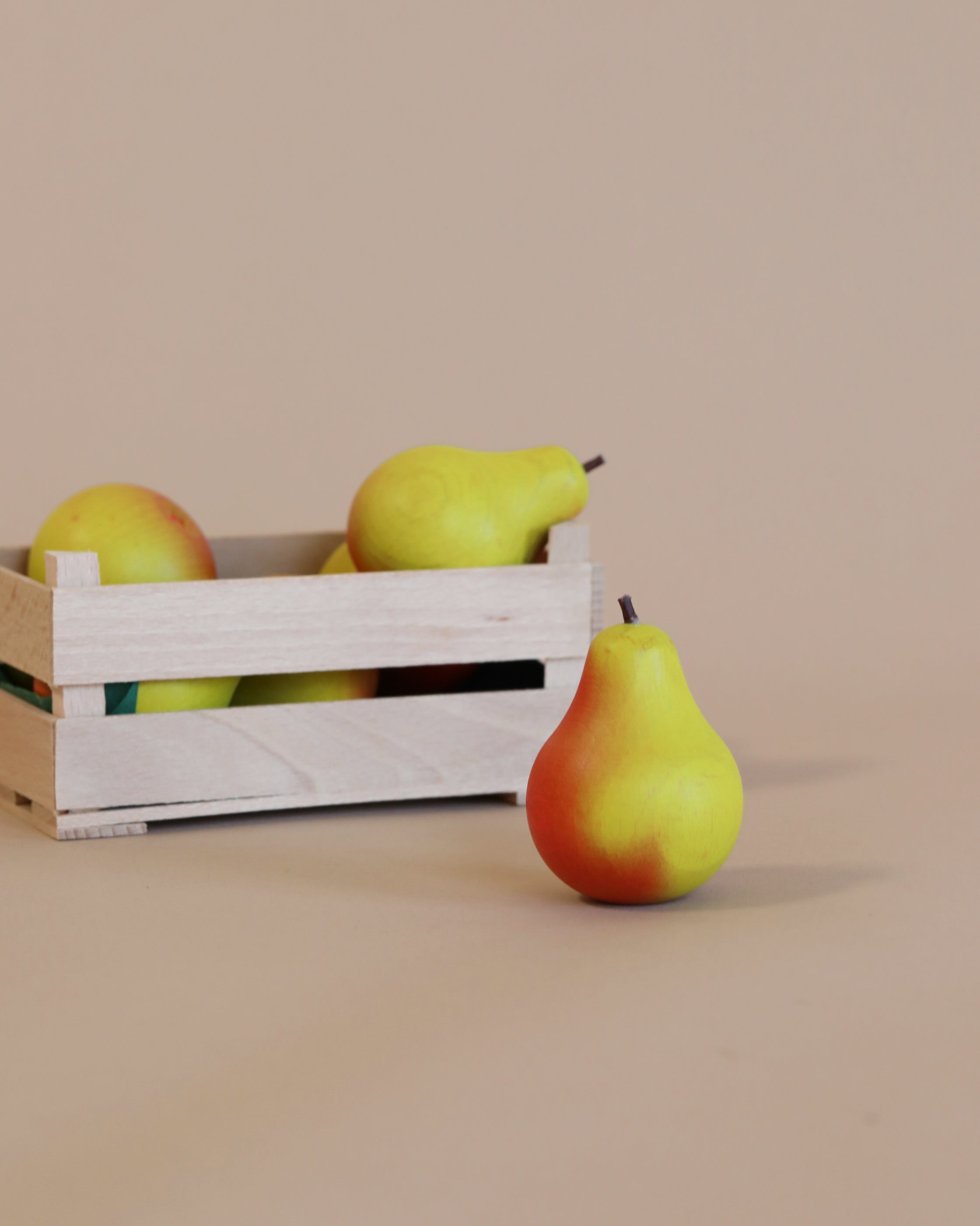 Erzi Pear Green-Red Pretend Food