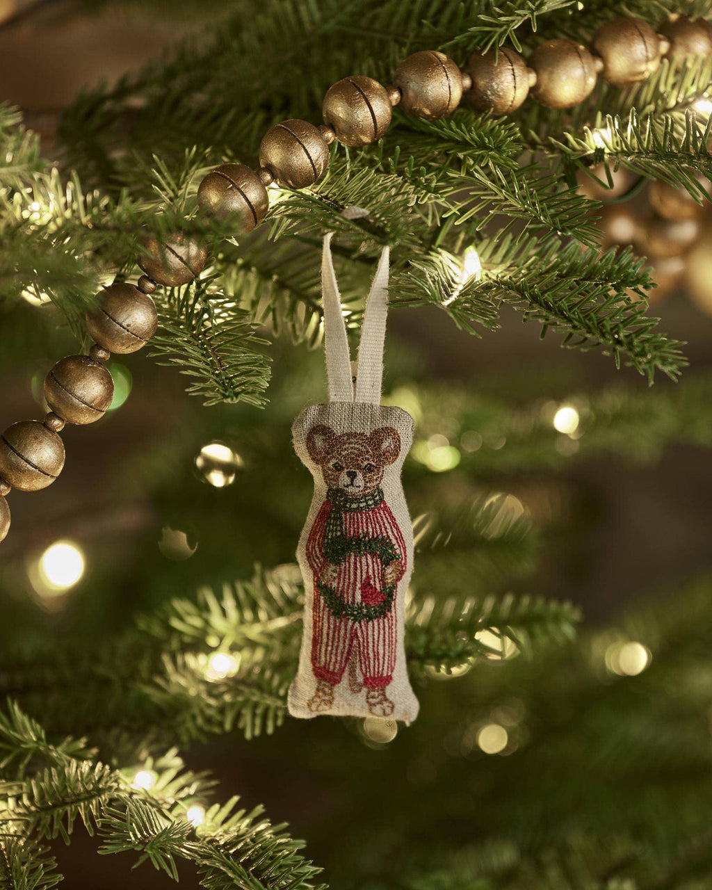 Coral & Tusk Mouse with Wreath Ornament