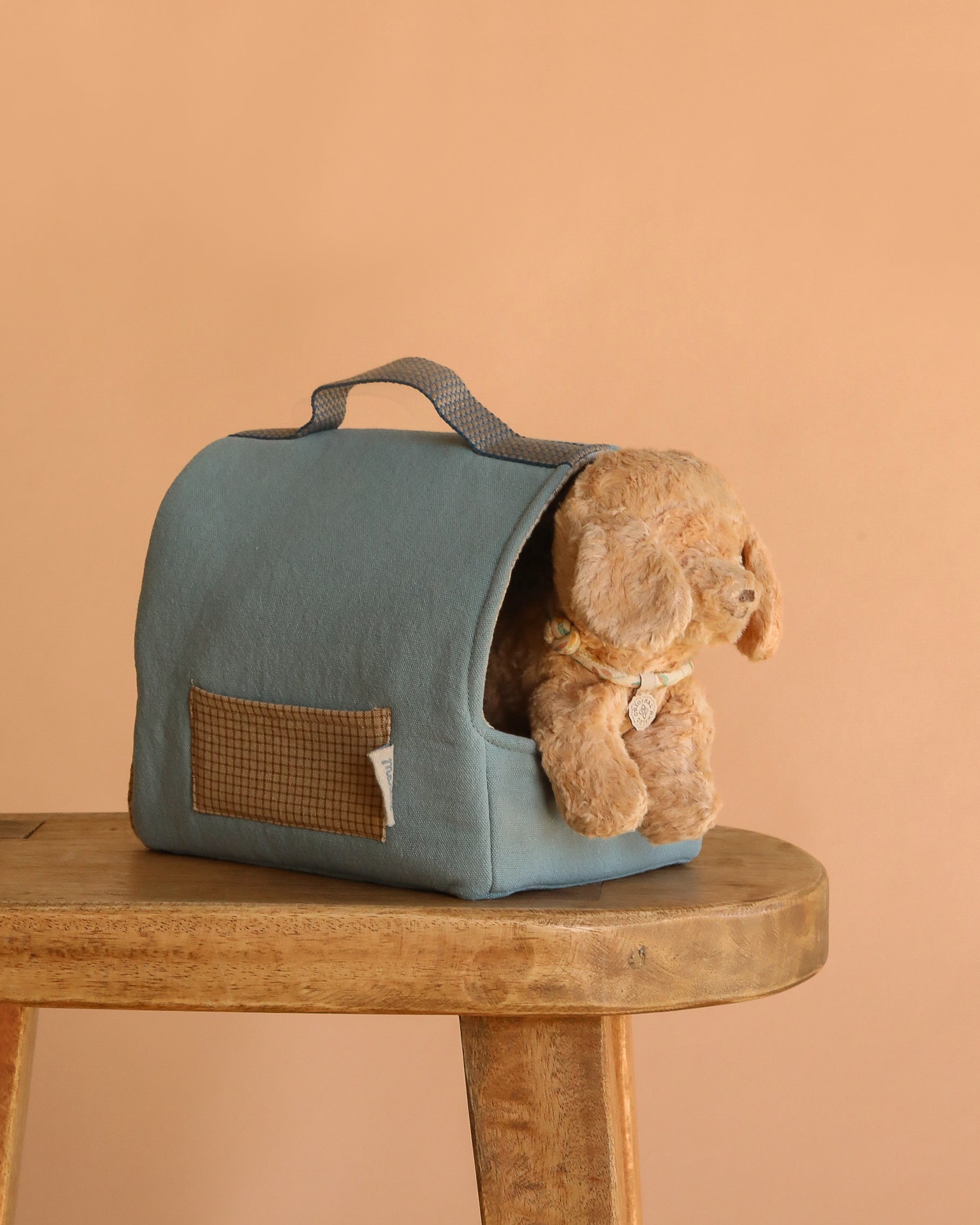 Maileg Puppy in Dusty Blue Pet Carrier - Dusty Powder