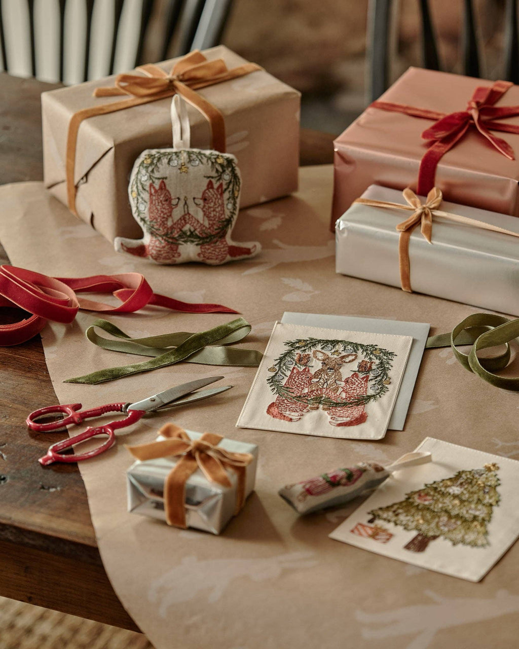 Coral & Tusk Mouse with Wreath Ornament