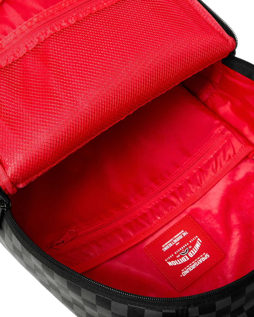 LOONEY TUNES OFFICIAL COLLAB - RUMBLE IN THE SHARK BACKPACK