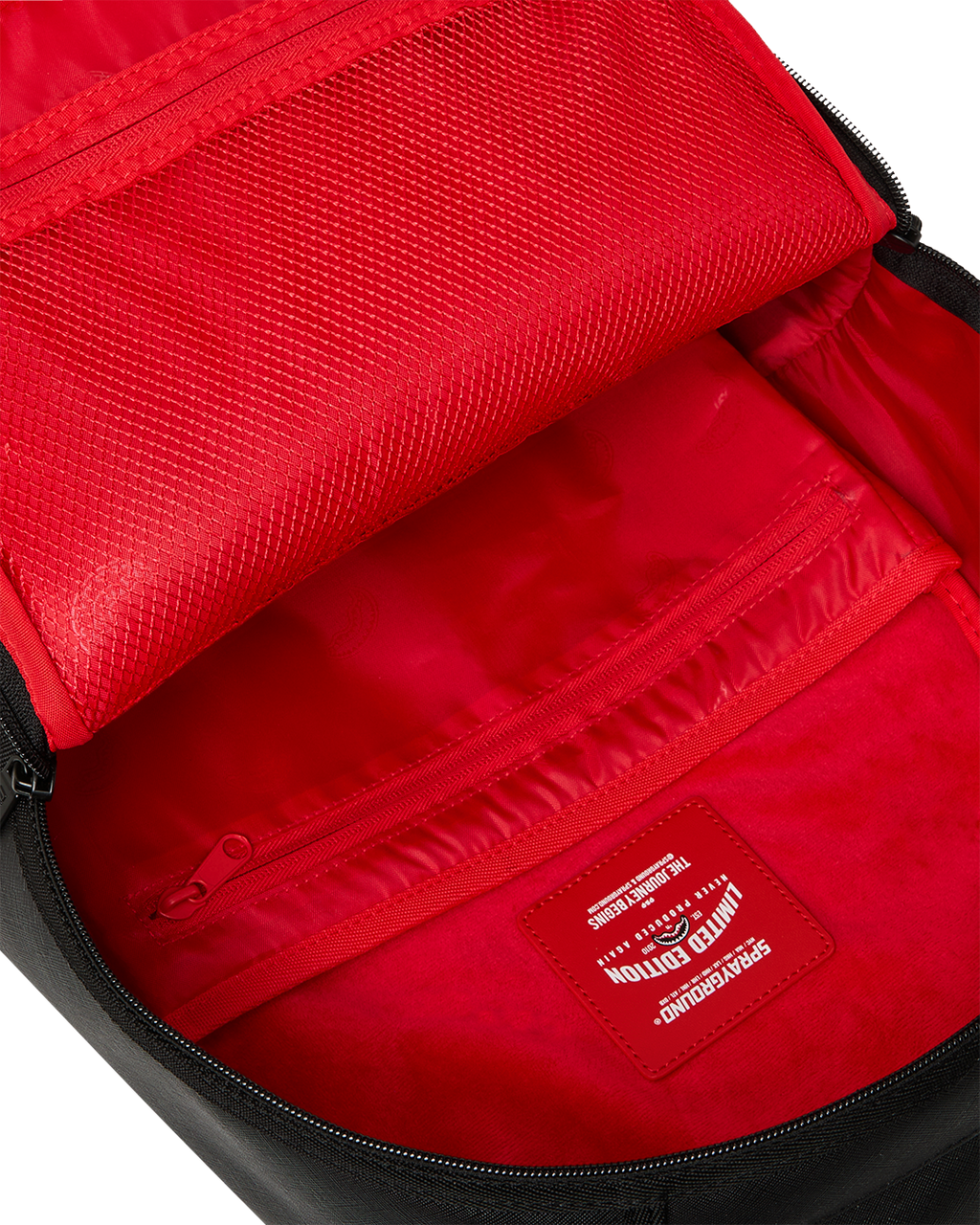 SHARK CENTRAL - THREAD COUNT BACKPACK