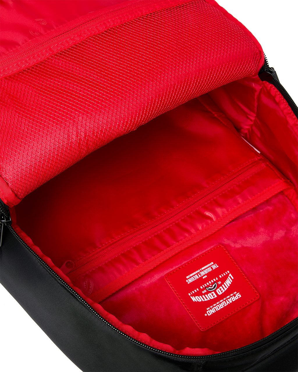 SHARK CENTRAL 2 DARK MODE BACKPACK