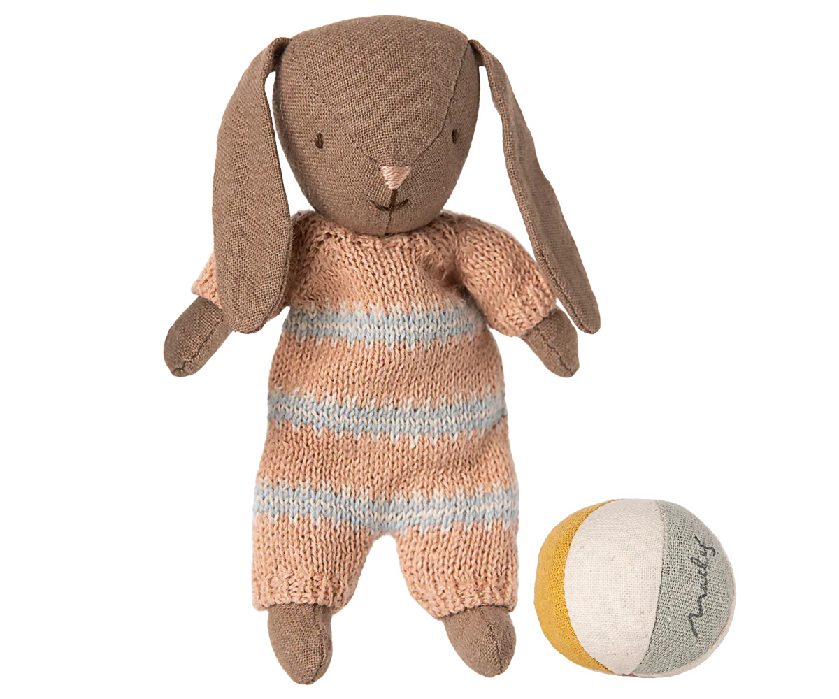 Maileg Micro Bunny With Ball - Brown - Dusty Rose (Magnetic Hands)