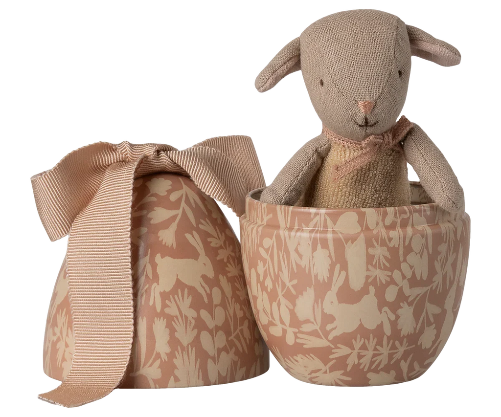 Maileg Easter Egg with Micro Lamb, Small - Powder (With Magnetic Hands)