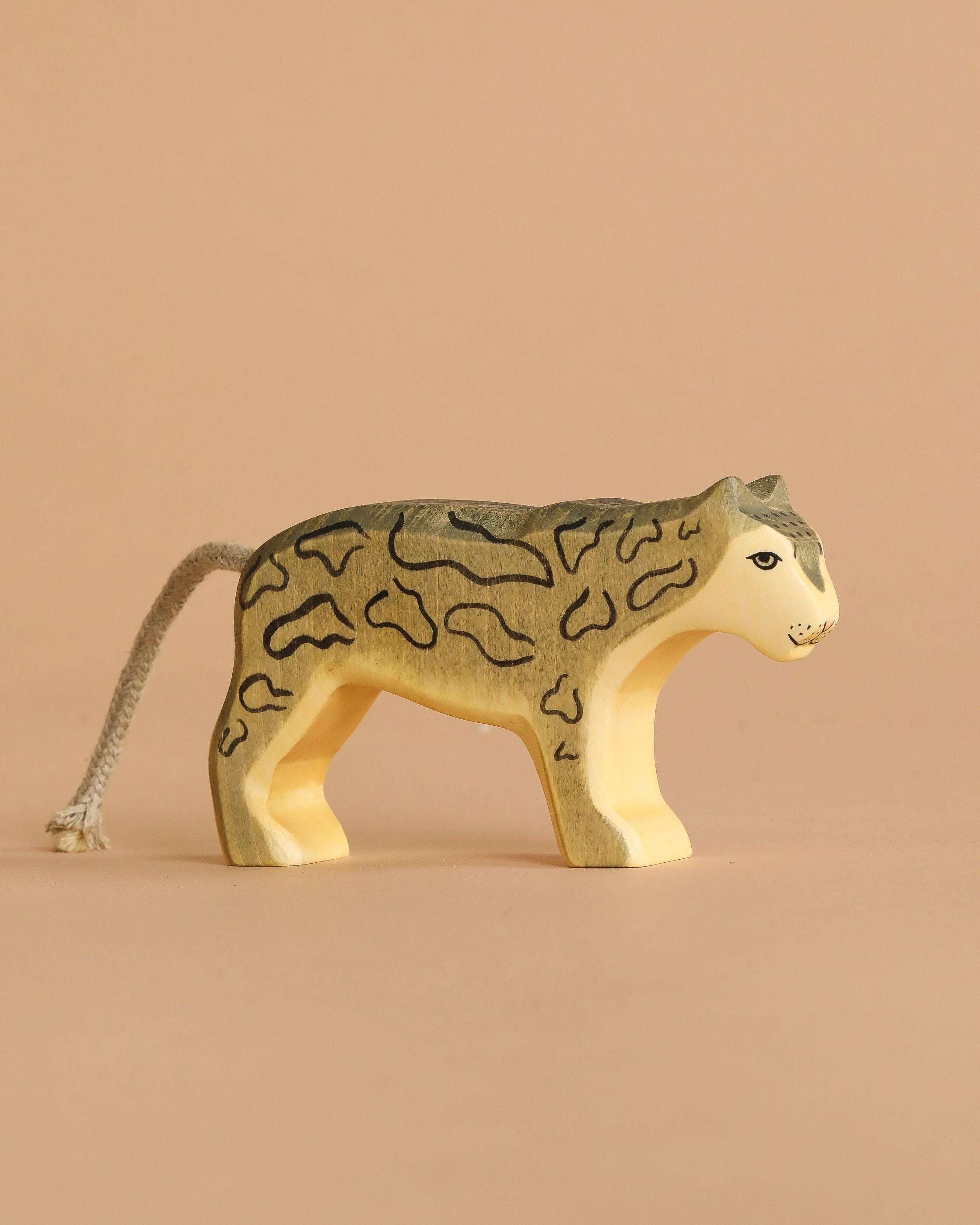 Handmade Holzwald Snow Leopard