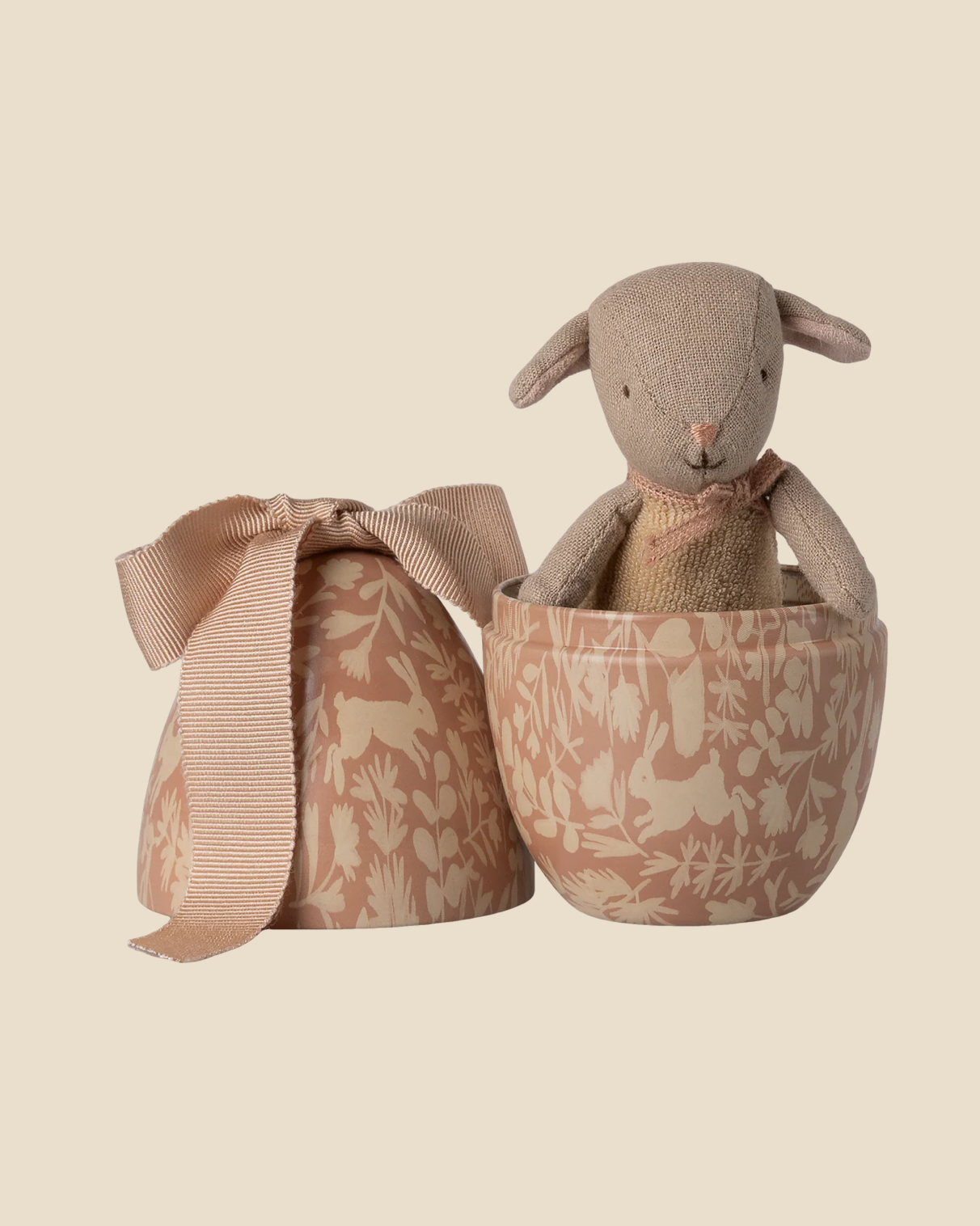 Maileg Easter Egg with Micro Lamb, Small - Powder (With Magnetic Hands)