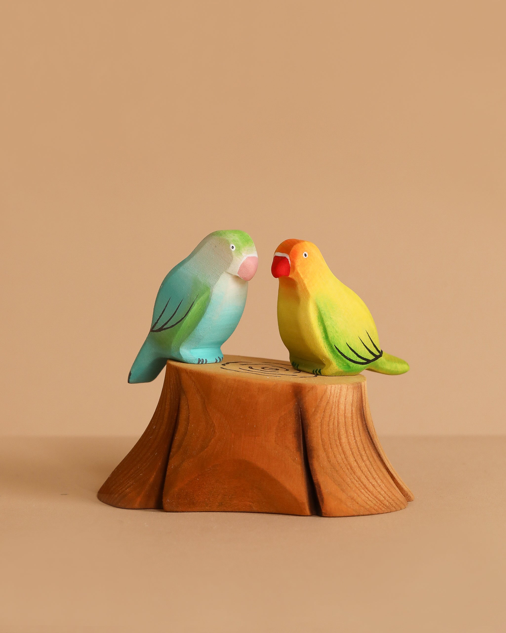 Bumbu Handmade Wooden Tree Stump and Lovebirds Set