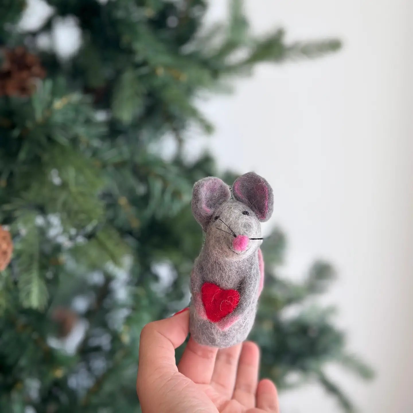 Felt Finger Puppet: Mouse Holding A Heart