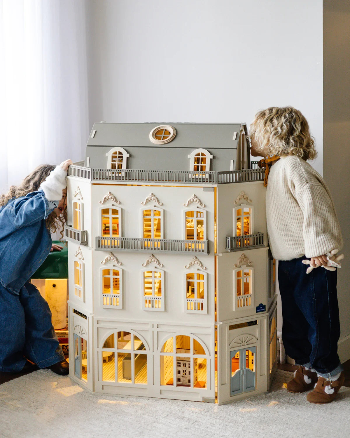 Fully Furnished Dollhouse With Lights, House of Paris
