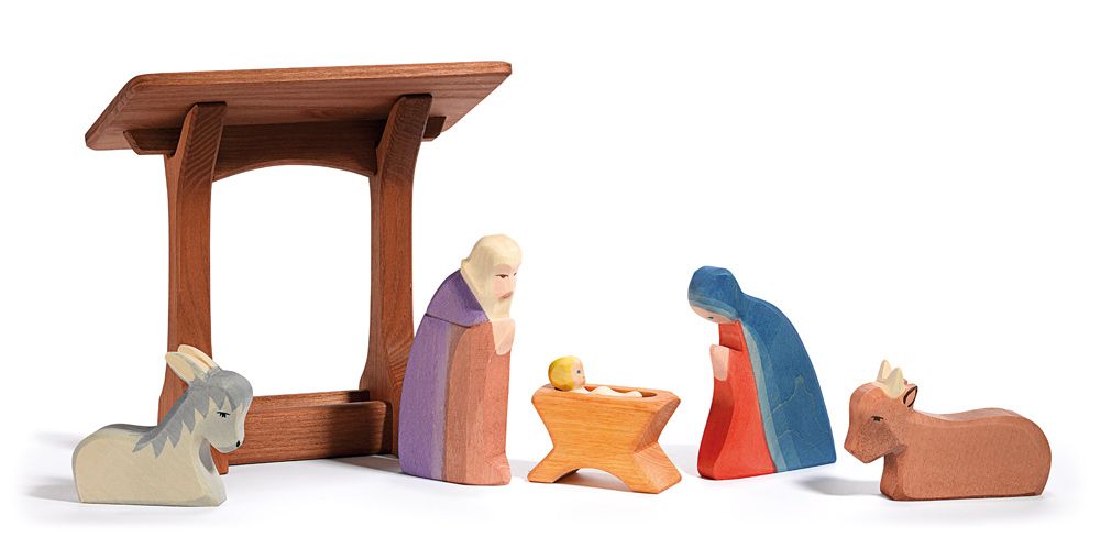 Ostheimer Manger With Roof