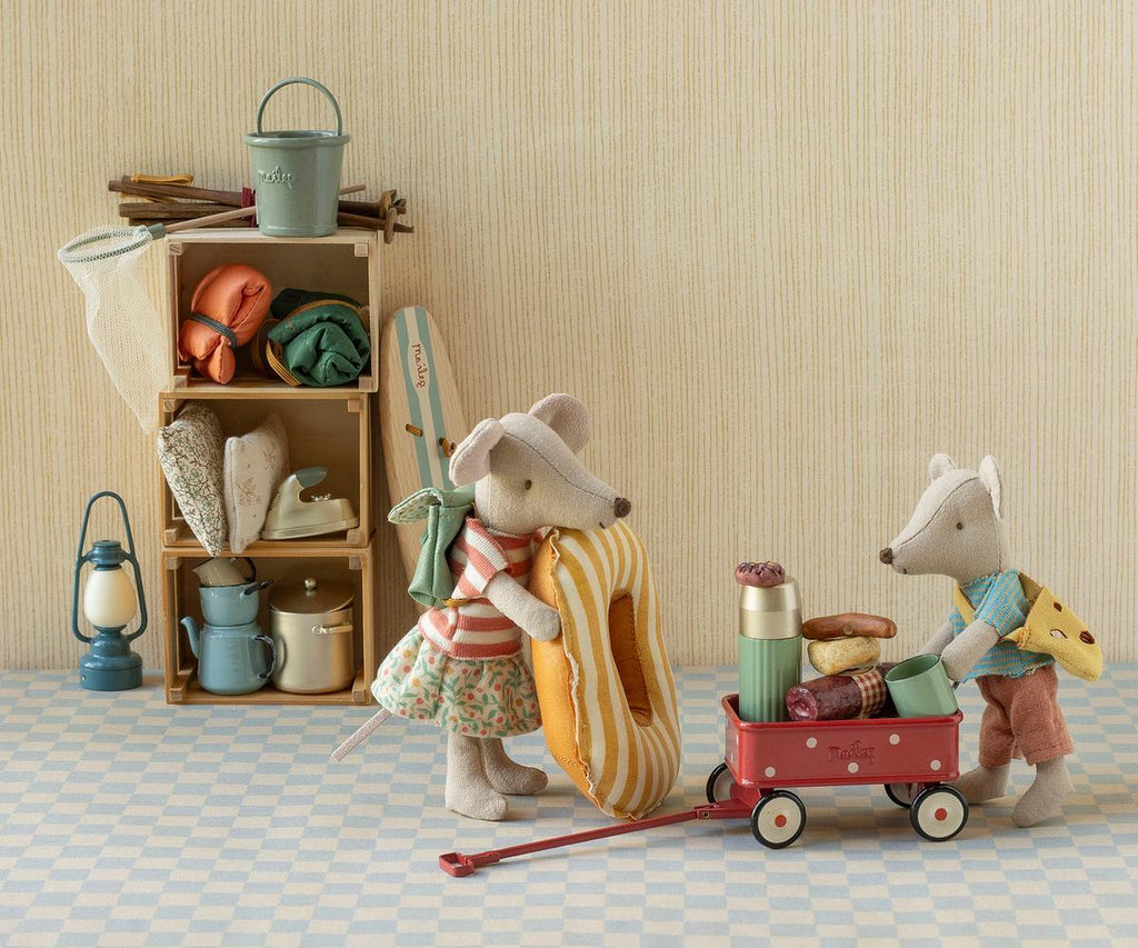 PRE-ORDER: Maileg Wagon, Mouse - Red (Estimated Arrival Mid September)